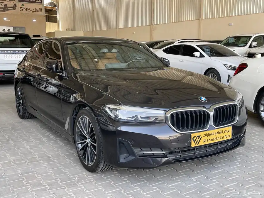 بي ام دبليو 2022 فئه 520i فل كامل سعودي 8