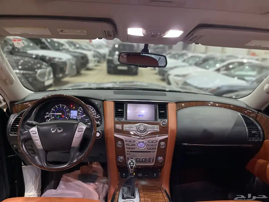 إنفينيتي QX80 2019 اسود داخل جملي 11