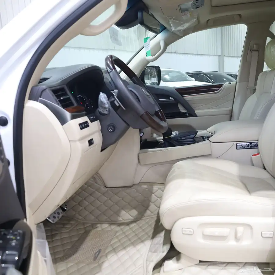 لكزس LX570 بلاك اديشن موديل 2021 4