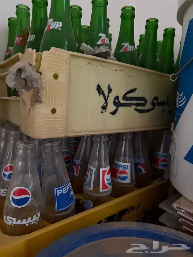 للبيع علب الببسي وسفن القزاز القديمات 4
