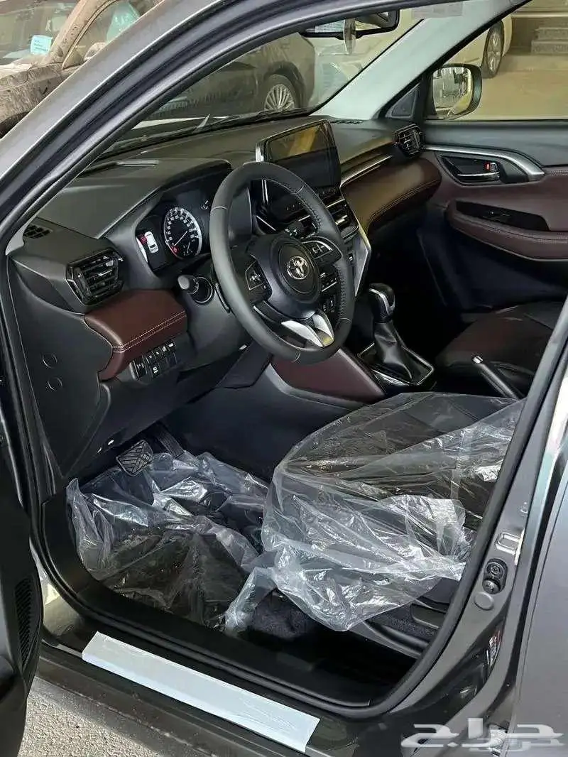 تويوتا اوربان كروزر ستاندر GL موديل 2025 بقسط 1285لدى الحسن 5