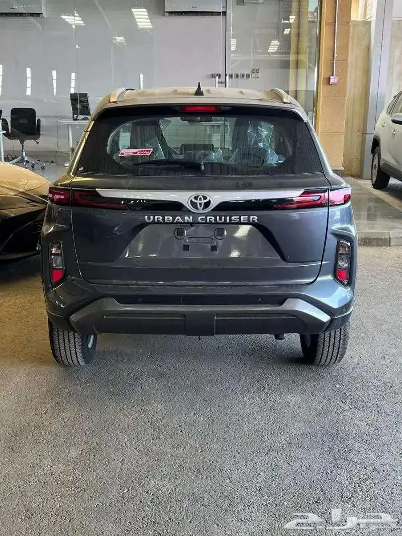 تويوتا اوربان كروزر ستاندر GL موديل 2025 بقسط 1285لدى الحسن 3