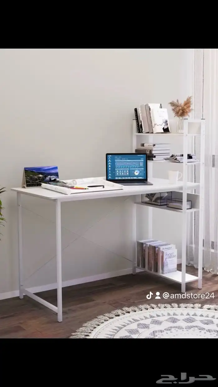 طاولة مكتب عملية وأنيقة - بتصميم عصري ورفوف جانبية للتخزين 1