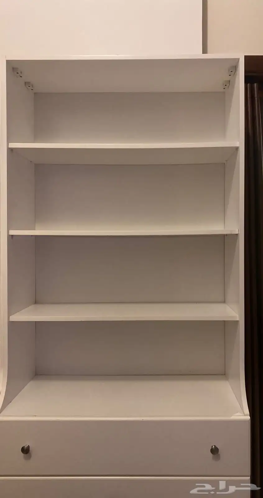 مكتبة كتب و طاولة 1