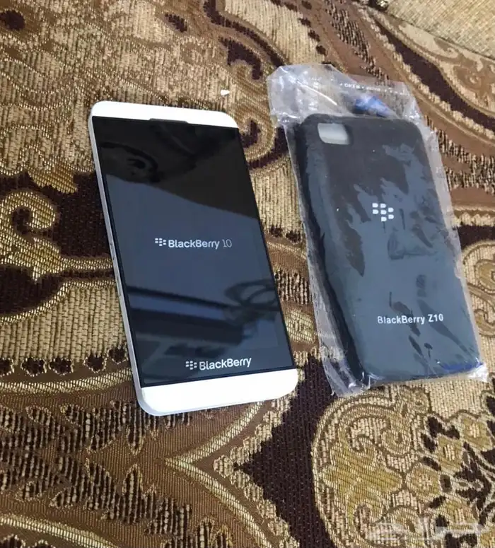 جوال بلاك بيري z10  blackberry مع كفر و جميع ملحقاته 4