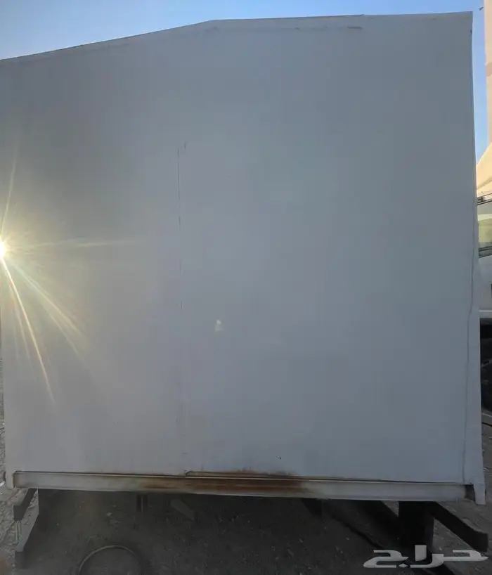 صندوق بضاعه شبه جديد الطول 5 متر 1