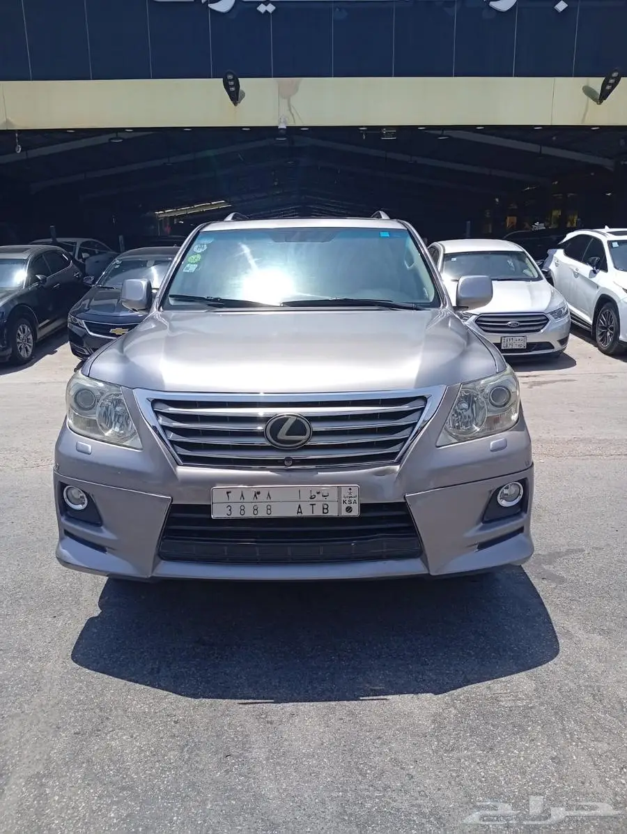 جيب لكزس 570 LX موديل 2010 13