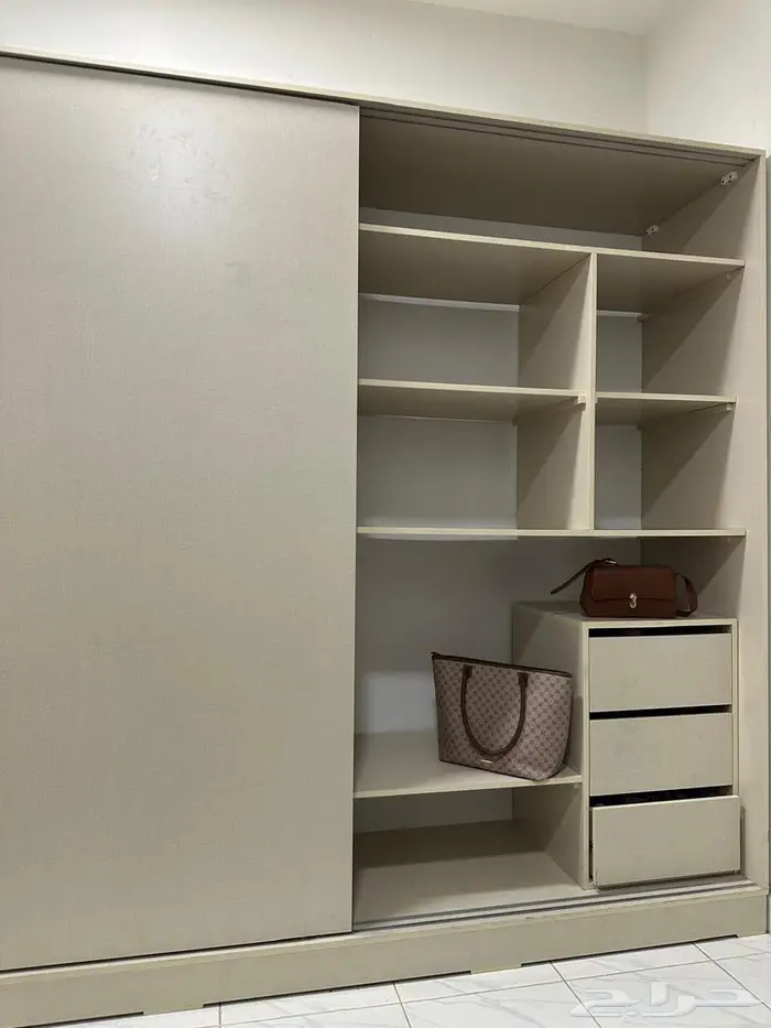 خزانة   دولاب كبير للبيع 0