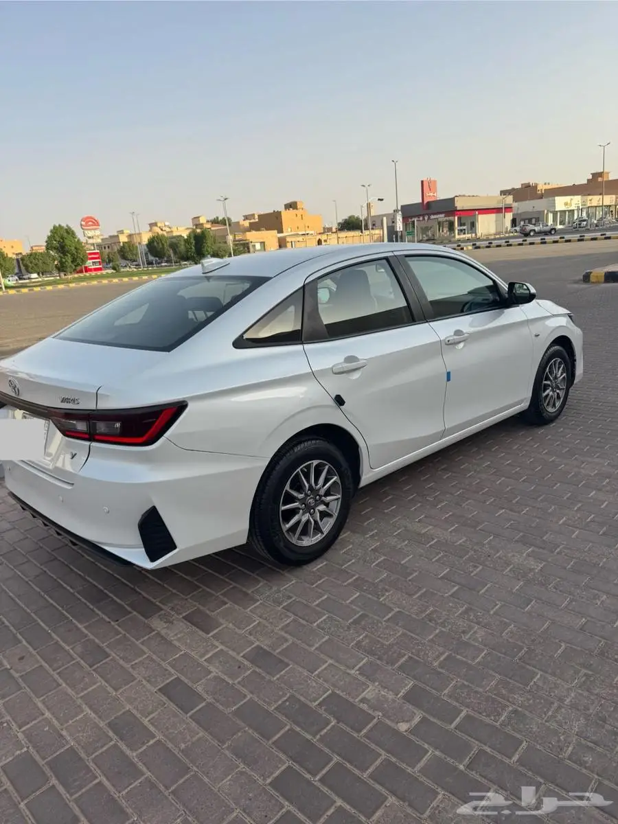 للبيع تويوتا يارس م 2023 4