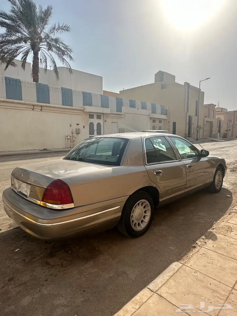 فورد كراون فكتوريا 2001. بدي بلد 0