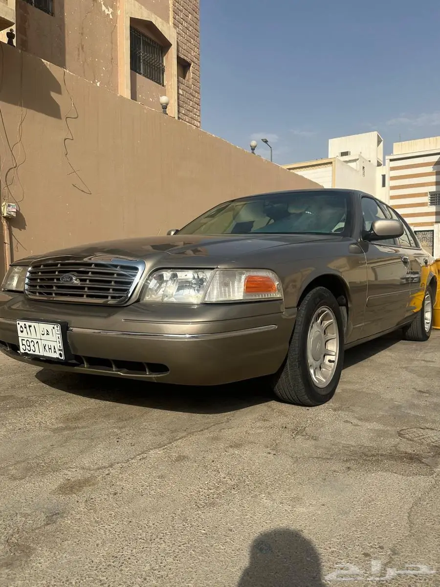 فورد كراون فكتوريا 2001. بدي بلد 1