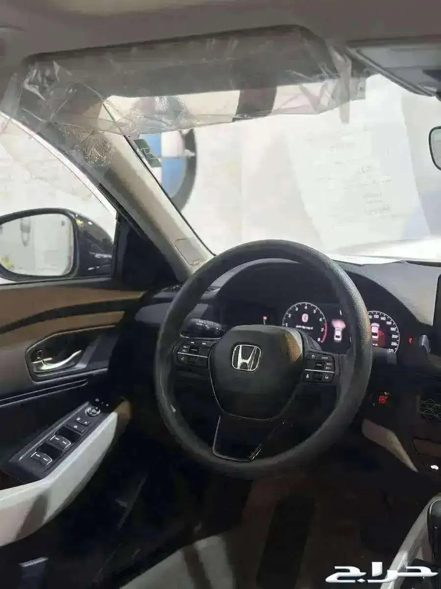 هوندا اكورد LX 2025 اسود ستاندر ونص فل سعودي 6