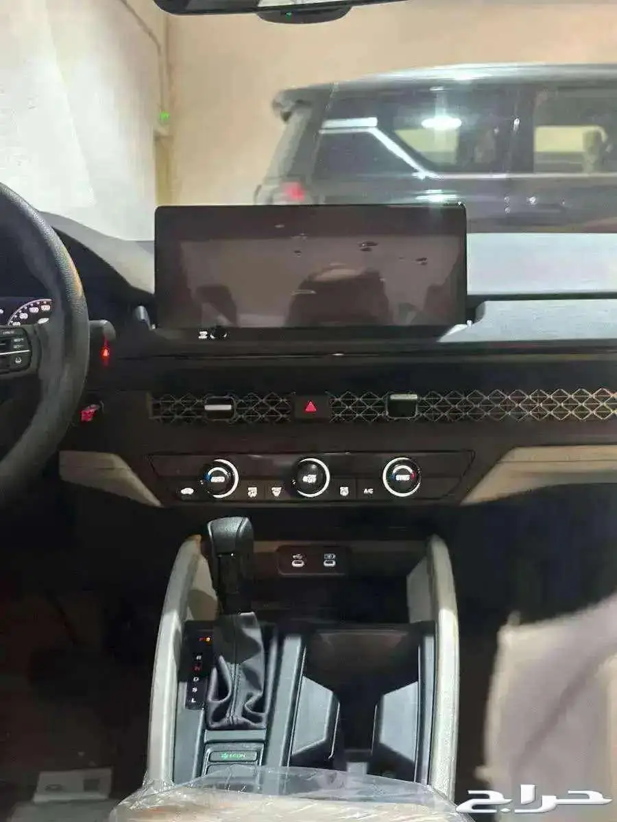 هوندا اكورد LX 2025 اسود ستاندر ونص فل سعودي 5
