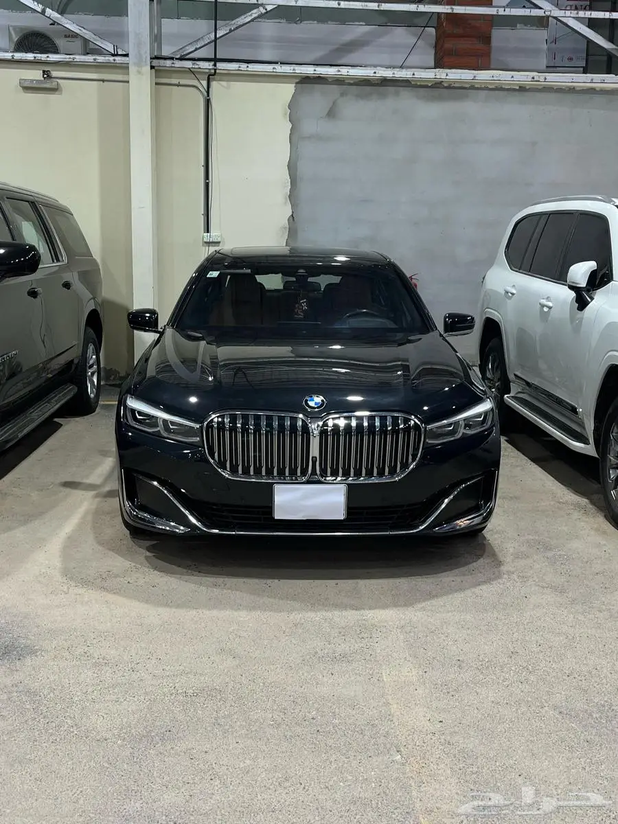 بي ام دبليو 730_2022 فل كامل سلندر سعودي 3