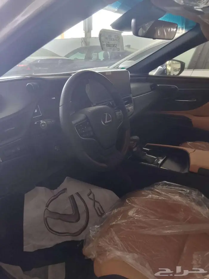 ليكزس ES350 فئه DD لون ابيض 2025 خليجي 6