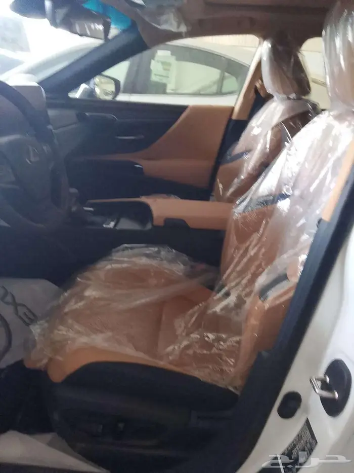 ليكزس ES350 فئه DD لون ابيض 2025 خليجي 4