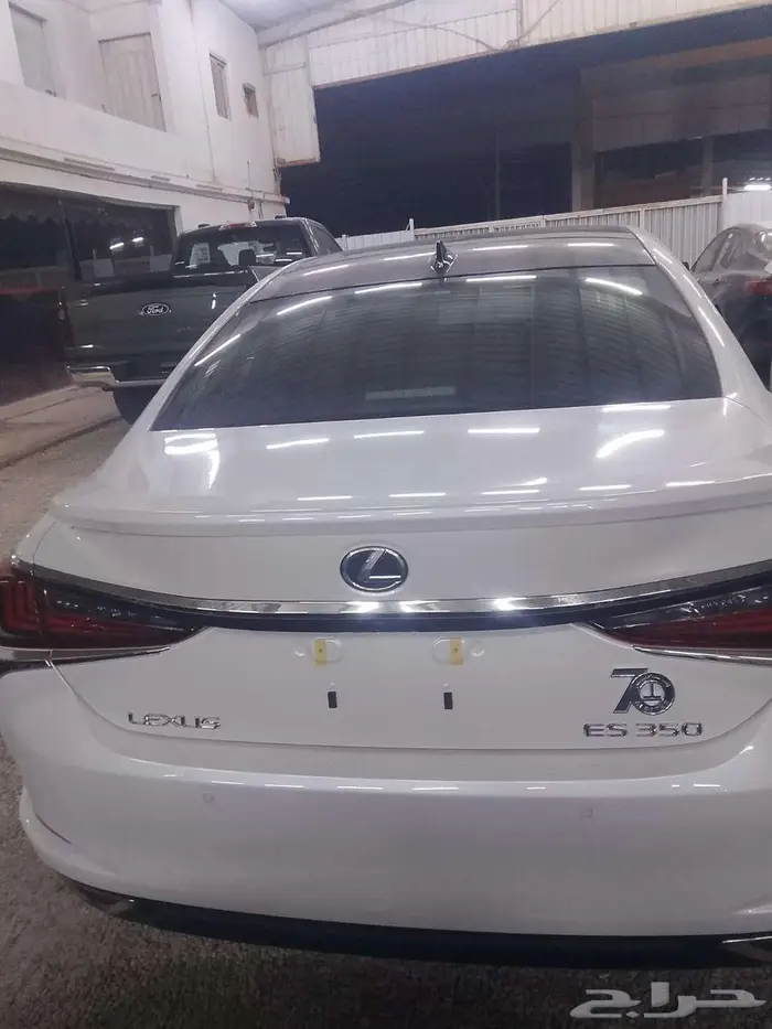 ليكزس ES350 فئه DD لون ابيض 2025 خليجي 2