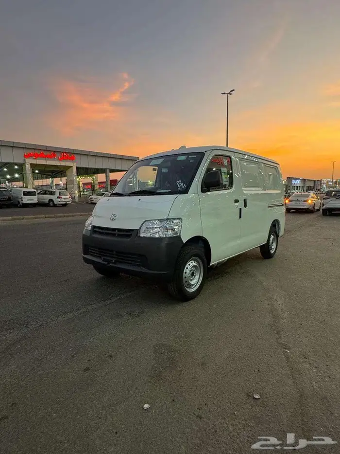 تويوتا فان لايت اس اوتامتيك 1500 cc بضاعه موديل 2025 4