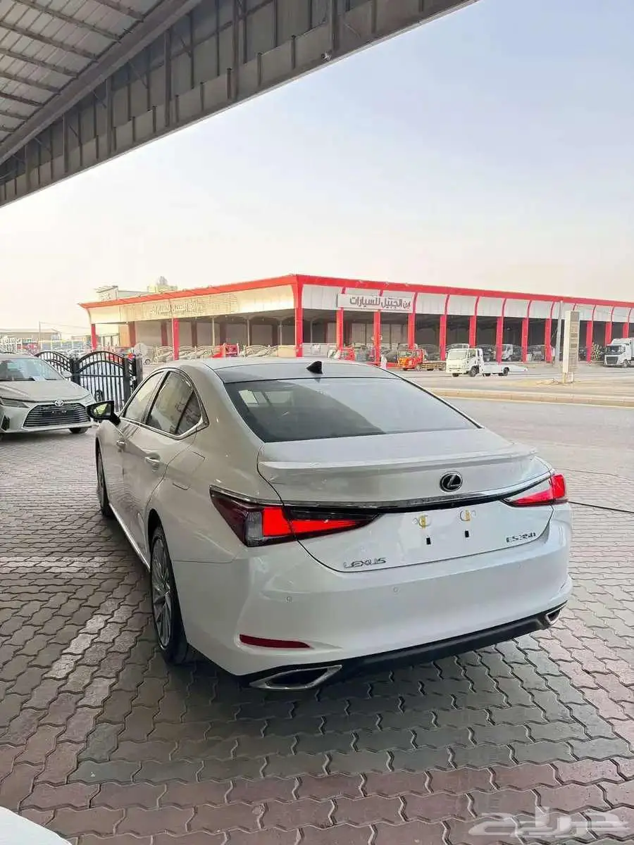 لكزس فئة ES 350 CC ابيض لؤلؤي سعودي 2026 1