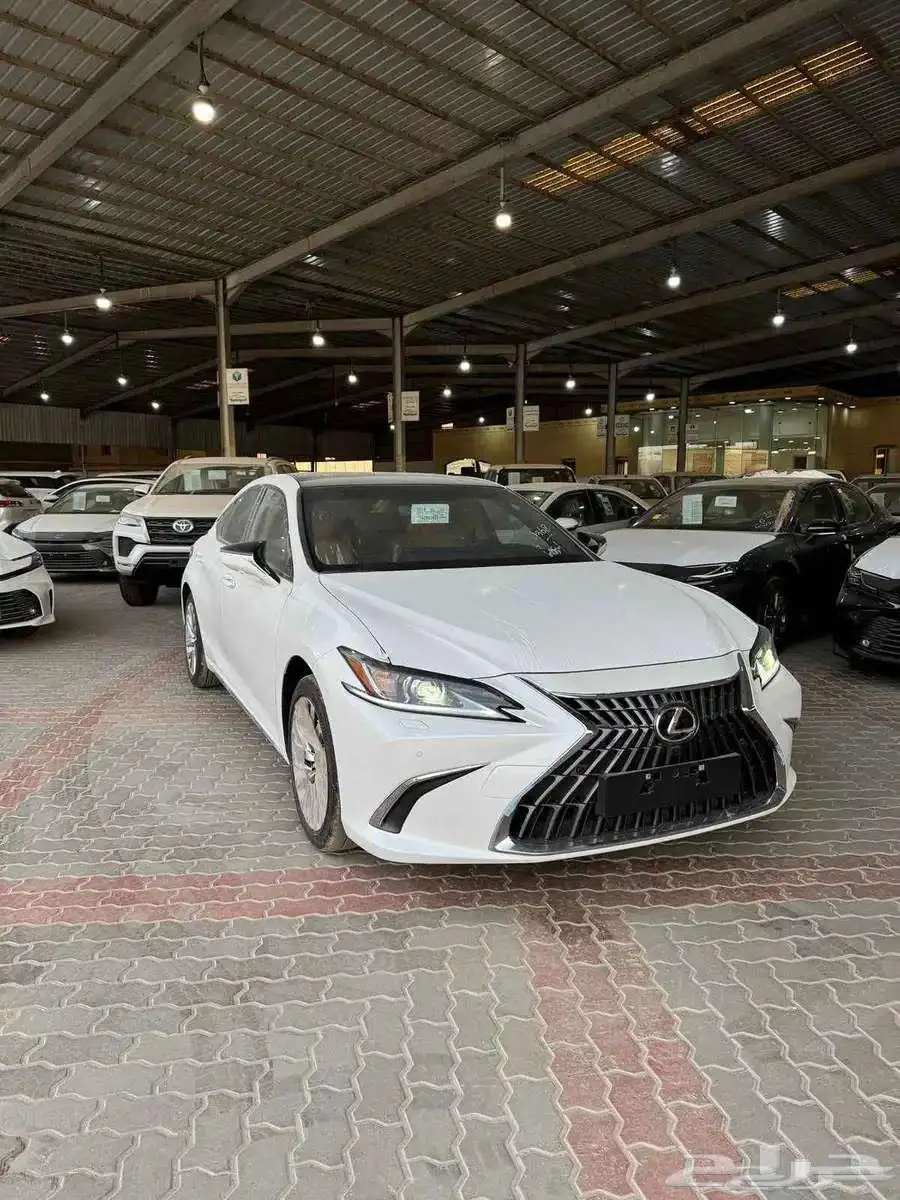 لكزس فئة ES 350 CC ابيض لؤلؤي سعودي 2026 0