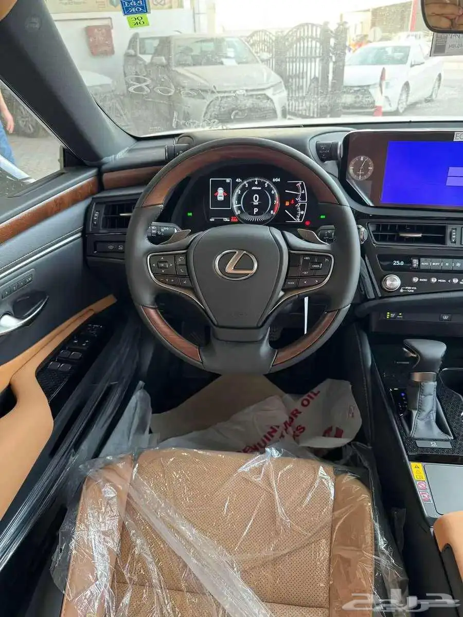 لكزس فئة ES 350 CC ابيض لؤلؤي سعودي 2026 4