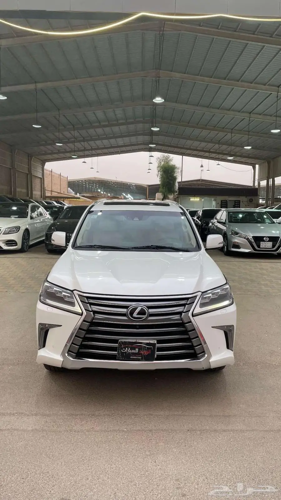 لكزس 2016 سعودي LX570 عداد 400 ألف 2