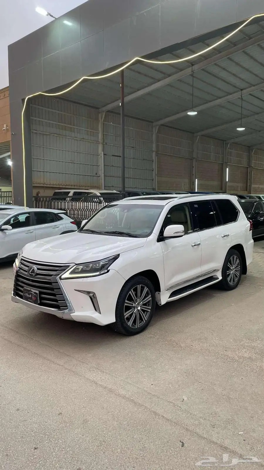 لكزس 2016 سعودي LX570 عداد 400 ألف 1