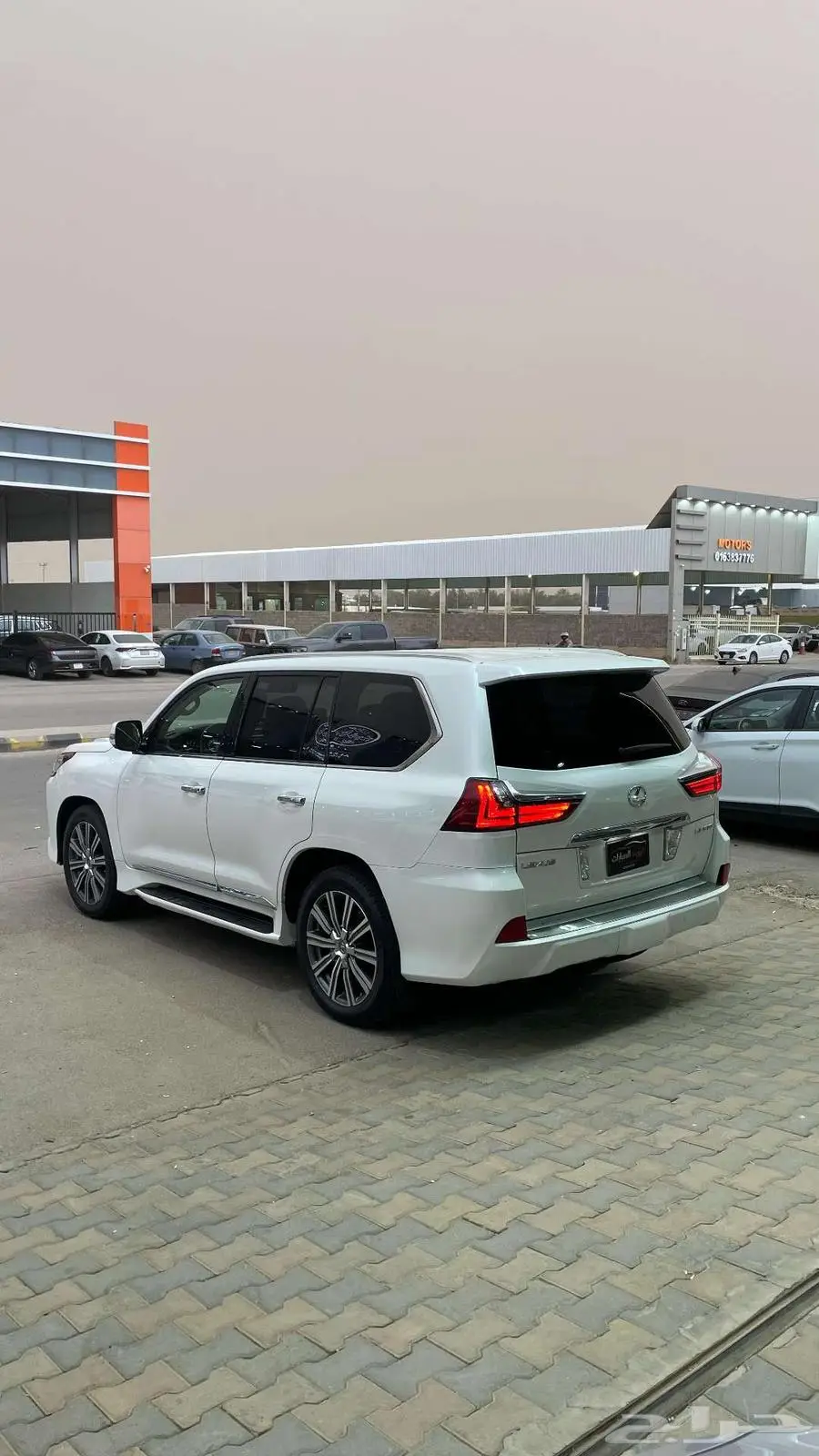 لكزس 2016 سعودي LX570 عداد 400 ألف 3