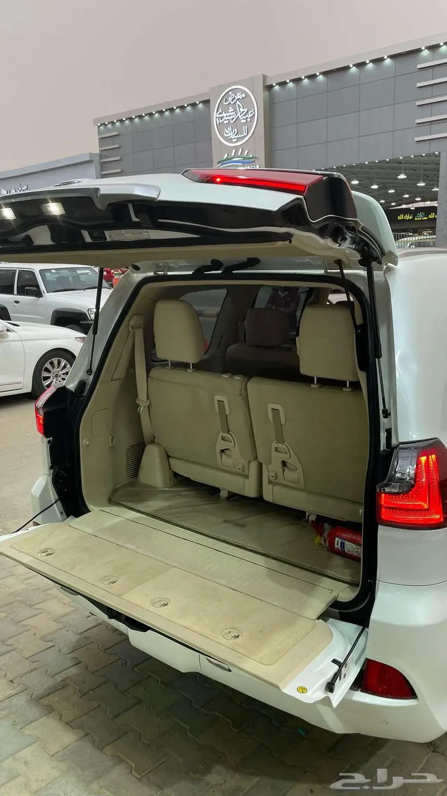 لكزس 2016 سعودي LX570 عداد 400 ألف 4