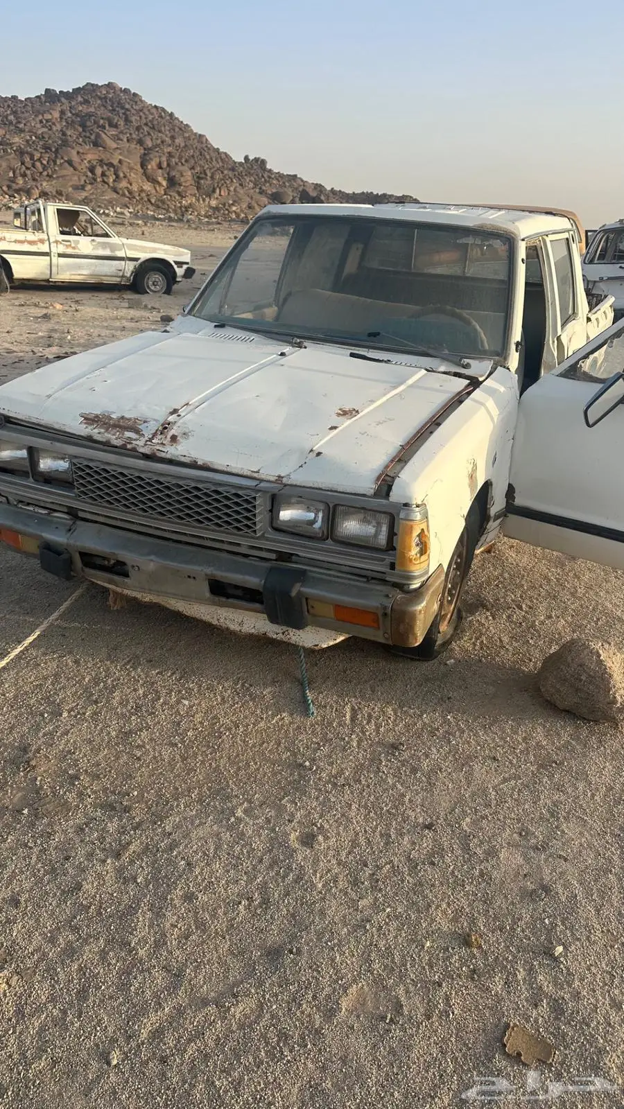 نيسان داتسون 84 للبيع قطع غيار 3
