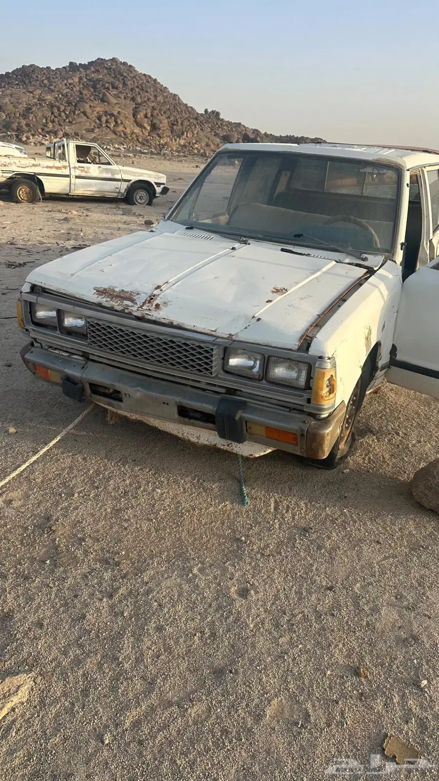 نيسان داتسون 84 للبيع قطع غيار 2
