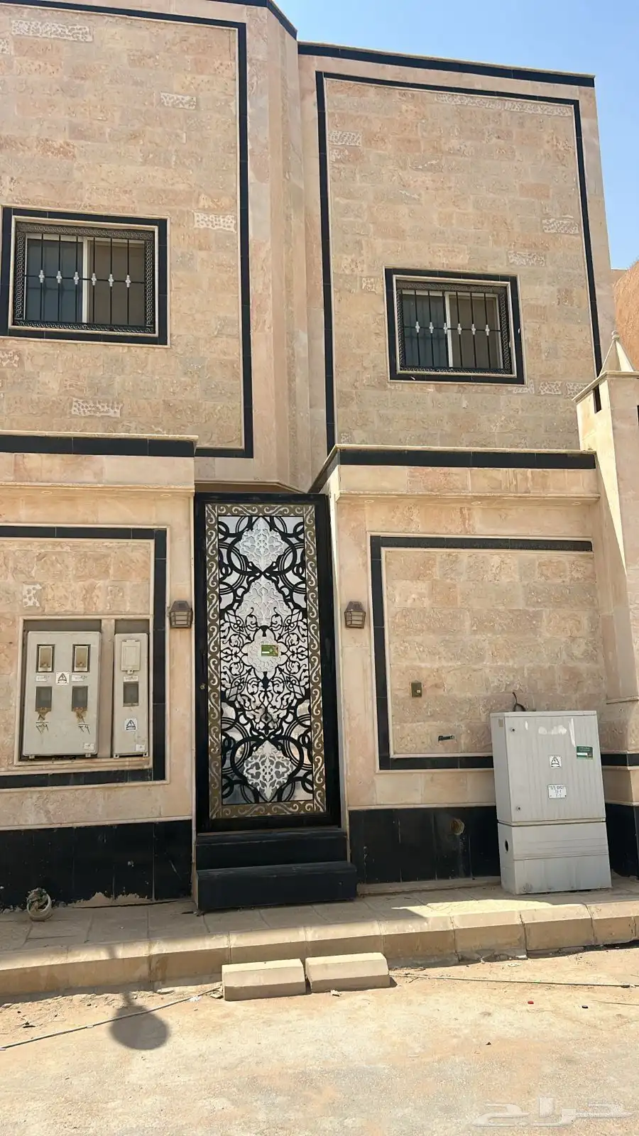 فلة درج داخلي وشقتين . 3 عدادات كهرب مستقلة مستخدم 0