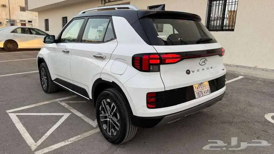 HYUNDAI VENUE TURBO 1000cc (PREMIUM)   2023 -- 1