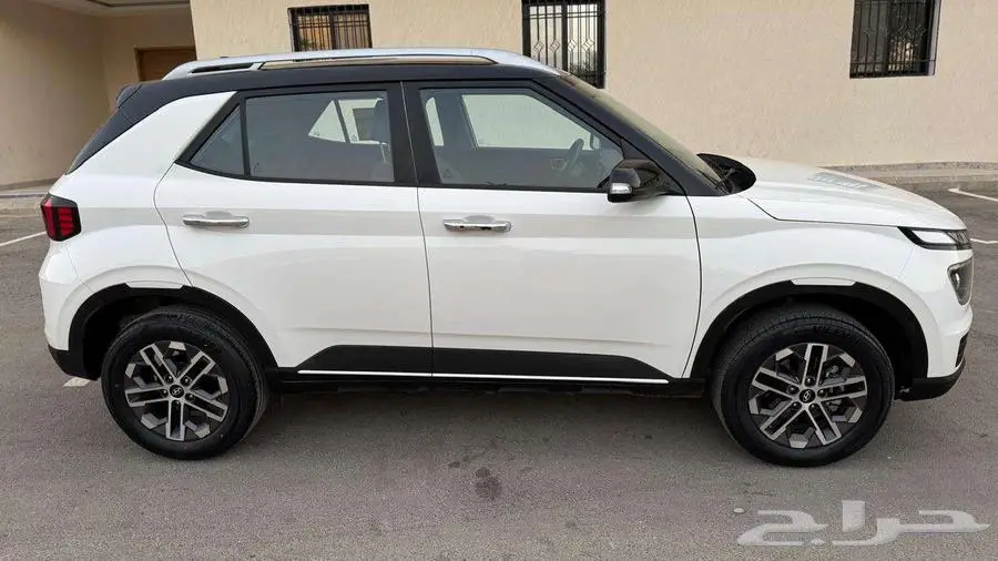 HYUNDAI VENUE TURBO 1000cc (PREMIUM)   2023 -- 5