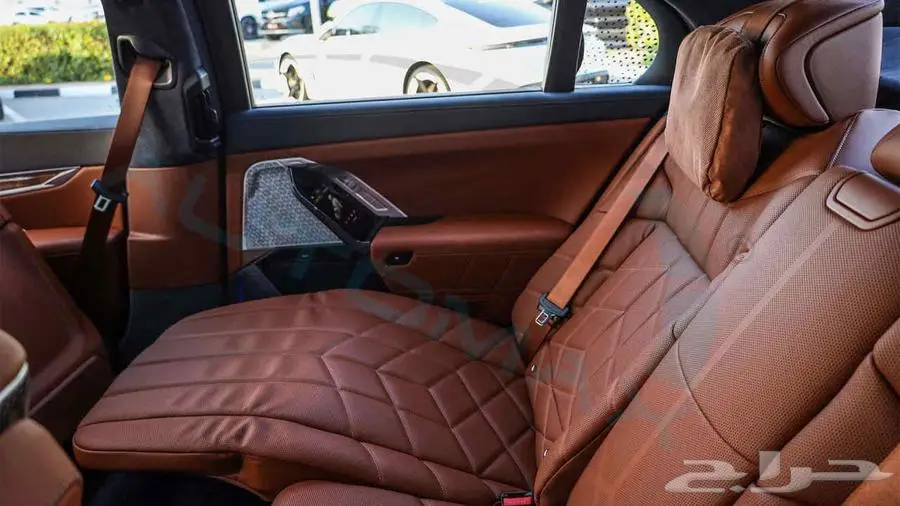 2024 BMW 760i XDRIVE LUXURY 4.4L V8 GCC 28