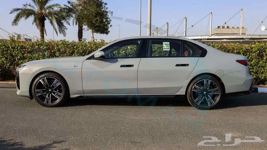 2024 BMW 760i XDRIVE LUXURY 4.4L V8 GCC 37