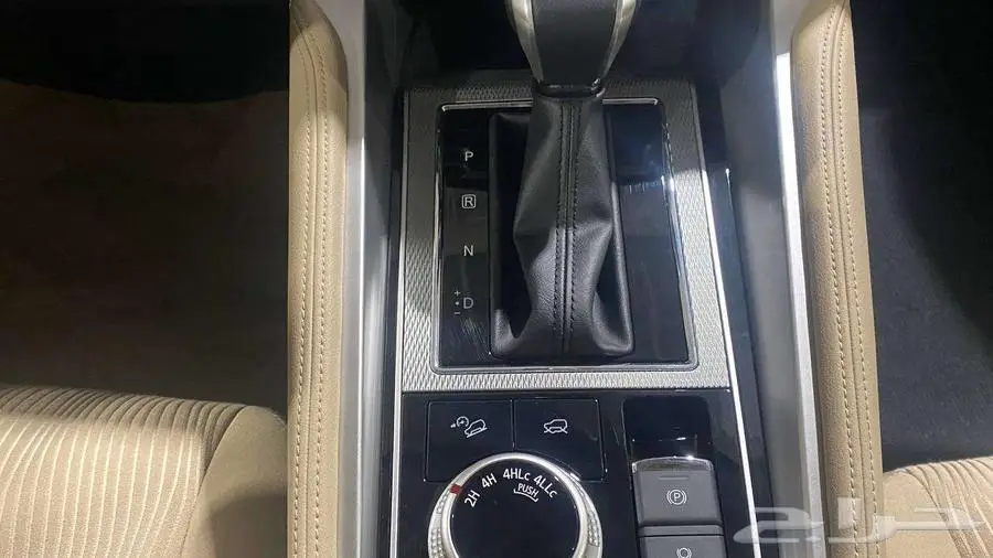 ميتسوبيشي مونتيرو نص فل موديل 2025 بنزين 10