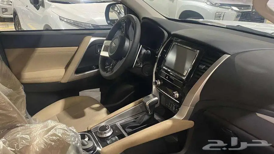 ميتسوبيشي مونتيرو نص فل موديل 2025 بنزين 9