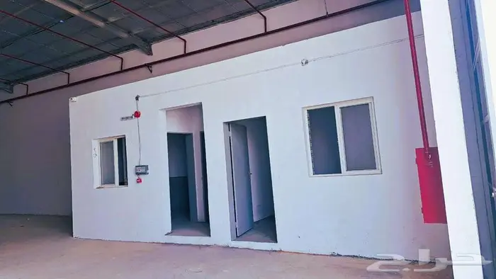 مستودع 17 للإيجار المساحة 340 م 2 طريق الحائر حي الغنامية 3