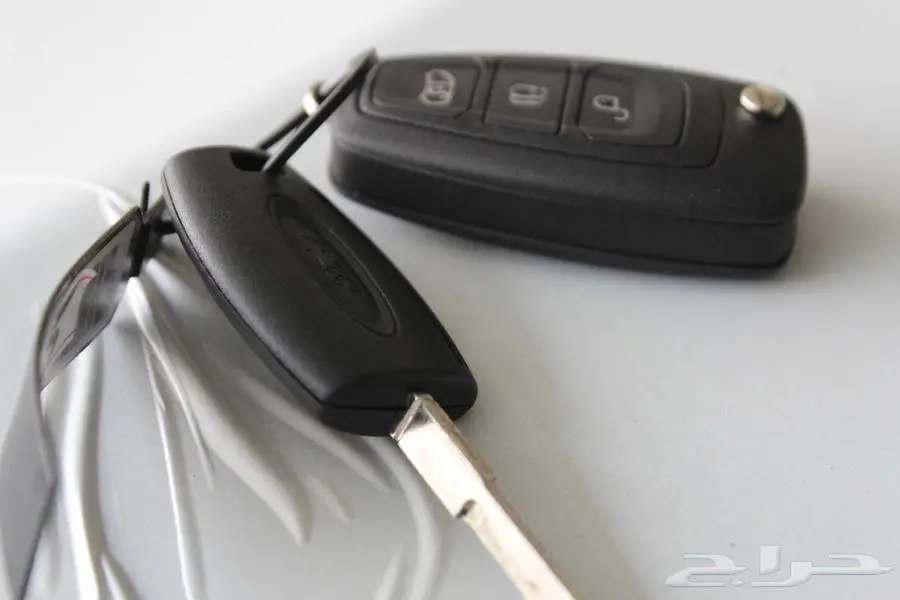 باص فورد 9ركاب ابيض رصاصي اسود 2023 سعره 141450 13