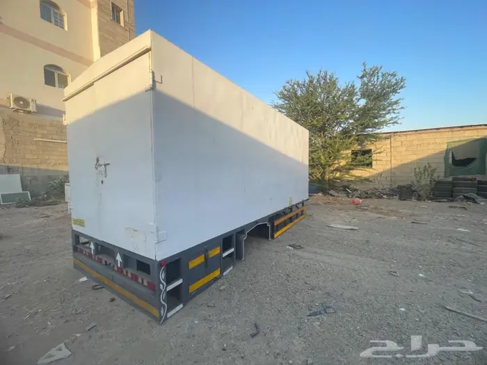 صندوق بضاعه شبه جديد الطول 5 متر 3