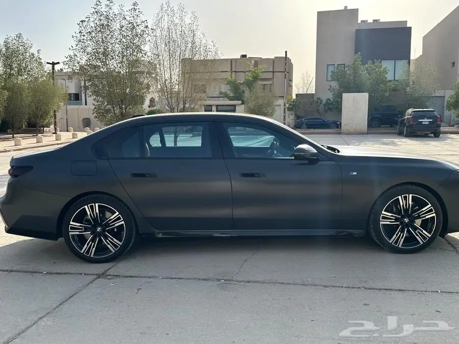 BMW 740i 6