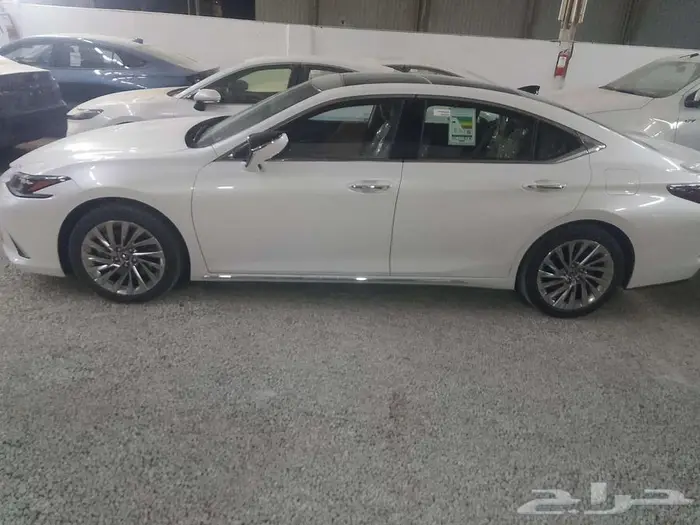 ليكزس ES350 فئه DD لون ابيض 2025 خليجي 1