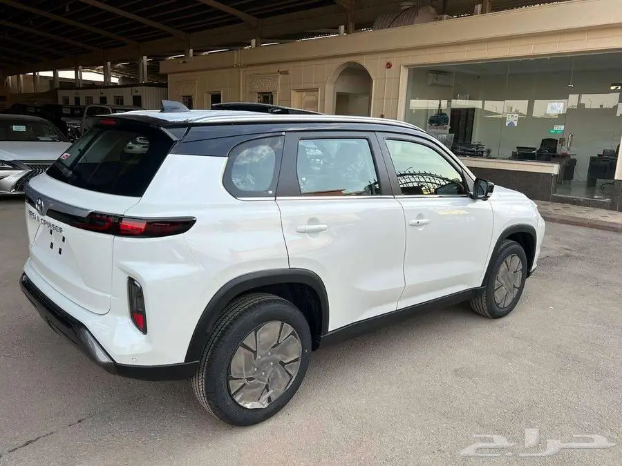 تويوتا اوربان GLX بنزين 2024 متاح اقساط و كاش 2
