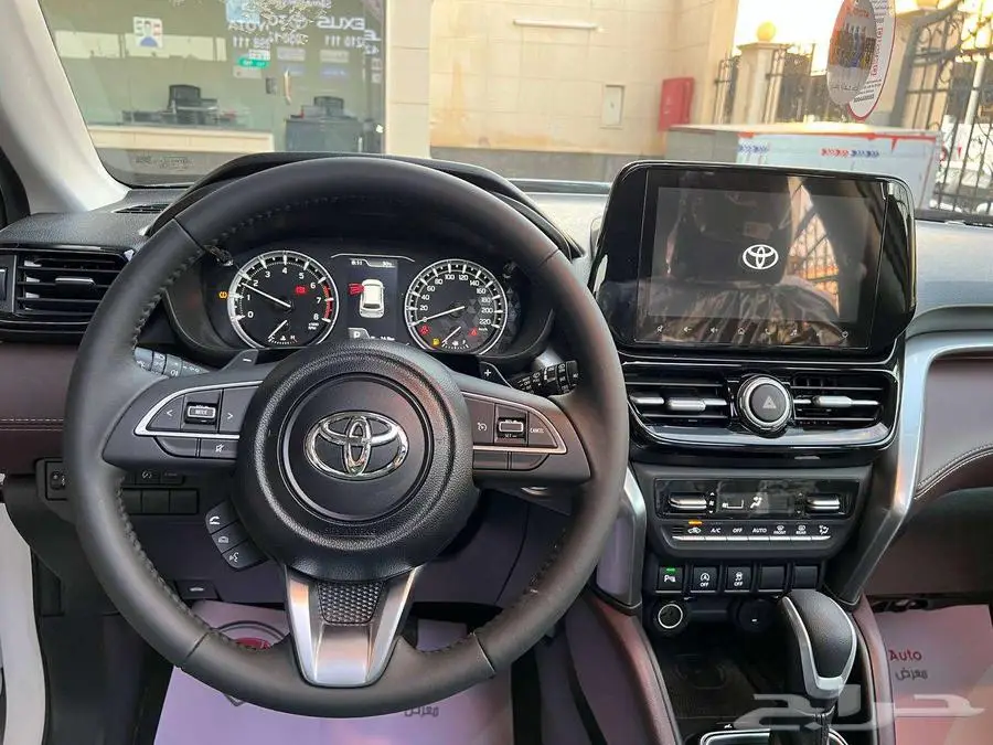 تويوتا اوربان GLX بنزين 2024 متاح اقساط و كاش 7