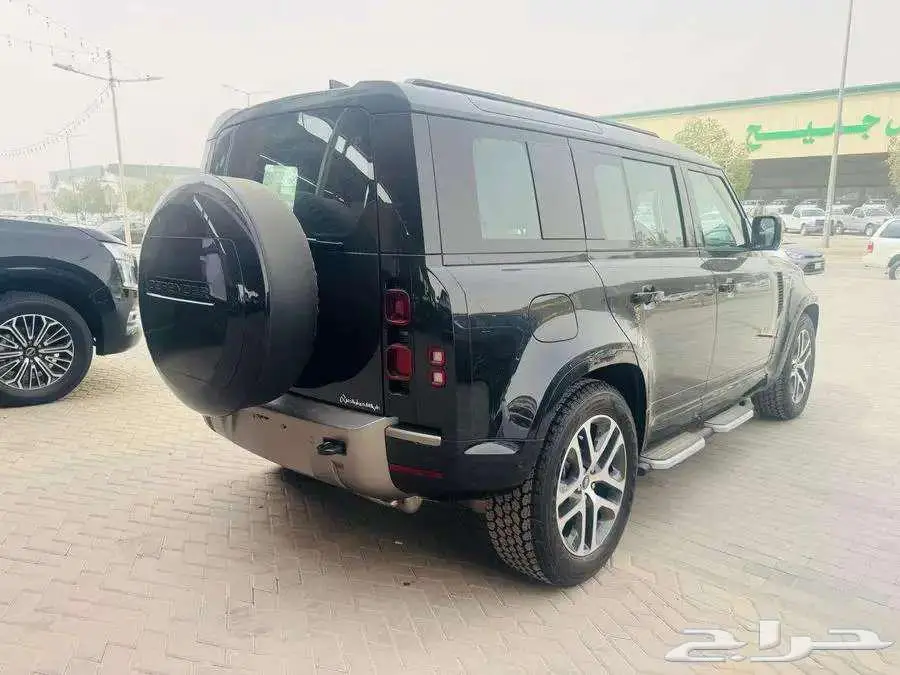 عرض خاص لاند روفر ديفندر HSE V6 فل 2025 3