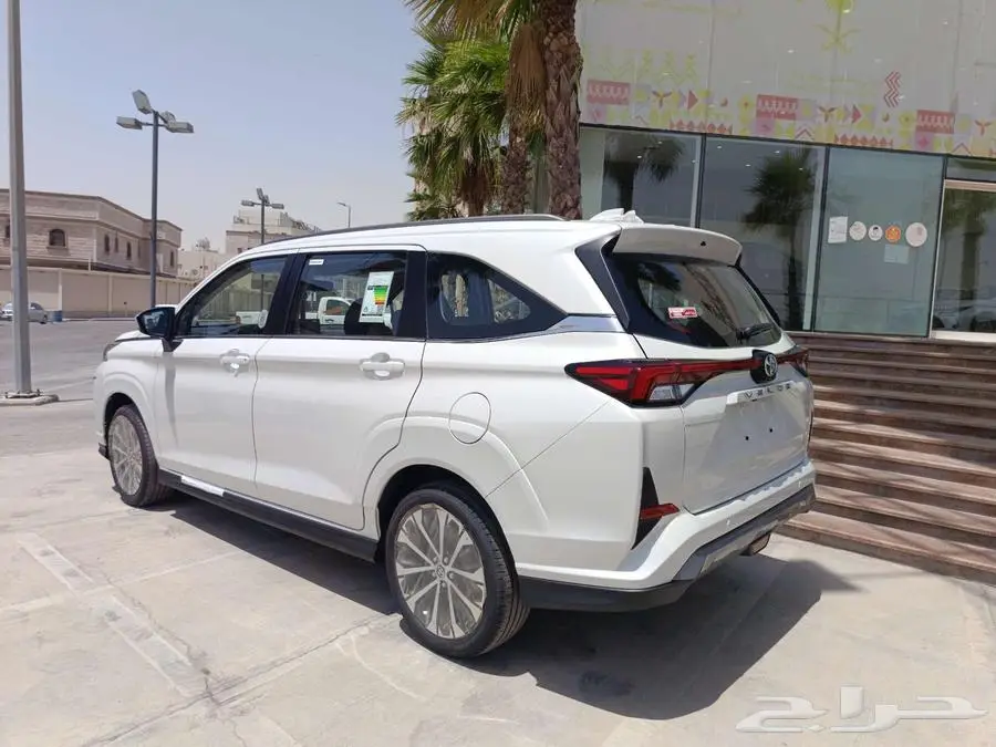 تويوتا فيلوز GLX بنزين 2025 7