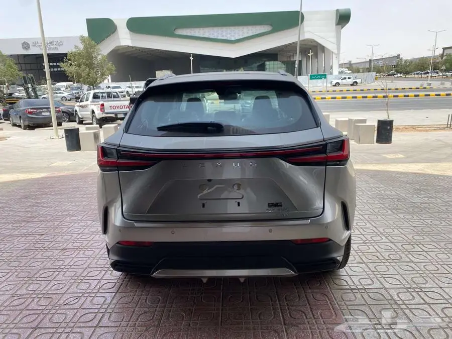 لكزس NX 350 AA 2025 تيتانيوم داخلي احمر 13