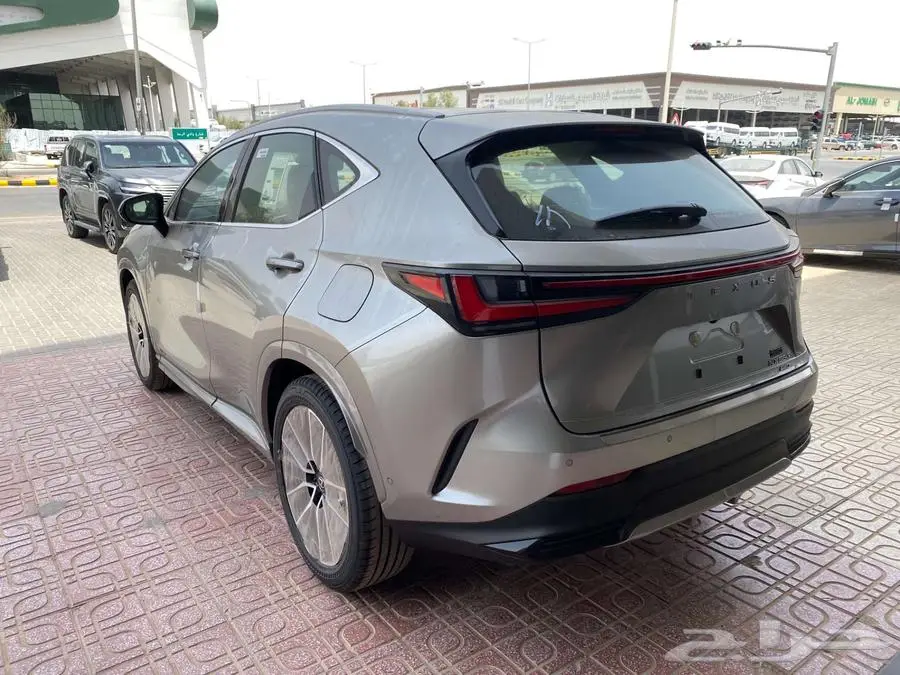 لكزس NX 350 AA 2025 تيتانيوم داخلي احمر 12