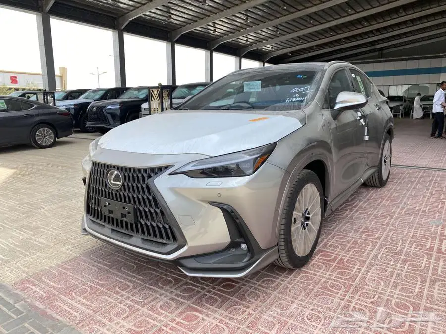 لكزس NX 350 AA 2025 تيتانيوم داخلي احمر 2